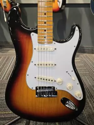 Fender Custom Deluxe Stratocaster 2