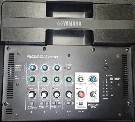 Yamaha - STAGEPAS200BTR 2