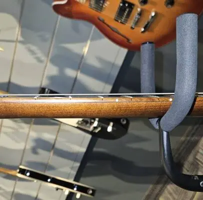 Godin Guitars - G47116 2