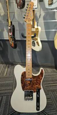 Godin Guitars - G52349