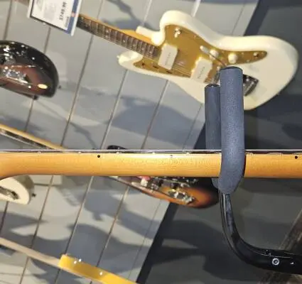 Godin Guitars - G52349 2