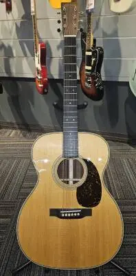 Martin Guitars - 000-28 V18