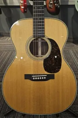 Martin Guitars - 000-28 V18 2