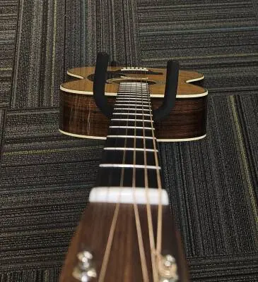 Martin Guitars - 000-28 V18 2