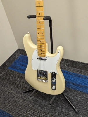 Fender - 2018 Limited Edition Whiteguard Strat - Vintage Blonde 4