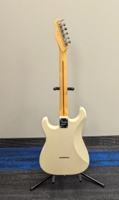 Fender - 2018 Limited Edition Whiteguard Strat - Vintage Blonde 2