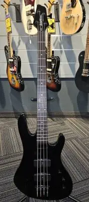 WASHBURN XB-120 BASS GUITAR
