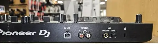 Pioneer DJ - DDJ-REV1 2