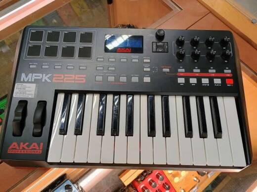 Akai MPK225 25-Key Semi-weighted Keyboard Controller | Long & McQuade