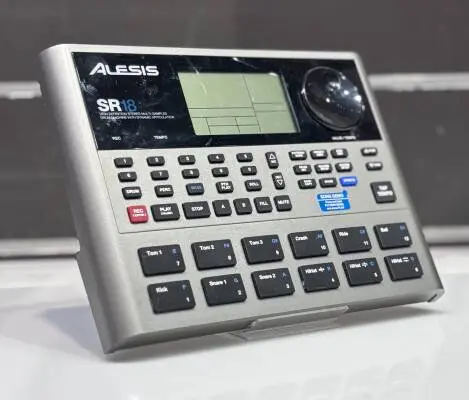 SR-18 - 24 Bit Stereo Drum Machine 2
