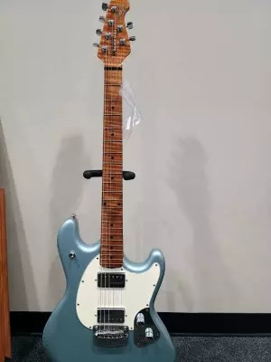 Ernie Ball Music Man - 825-ST-R1-06 2