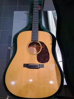 Martin Guitars - D-18 2012 2