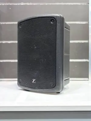 Coliseum Series Compact Powered Speaker - 8 inch Woofer - 100 Watts 2