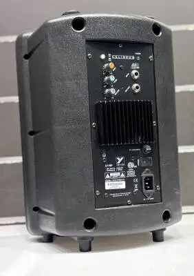 Coliseum Series Compact Powered Speaker - 8 inch Woofer - 100 Watts 2