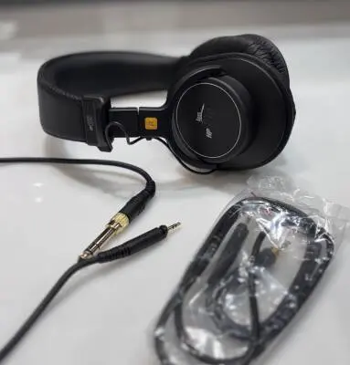 Folding Deluxe Studio Monitor Headphones 2