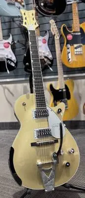 G6134T Limited Edition Penguin with Bigsby, Ebony Fingerboard - Casino Gold