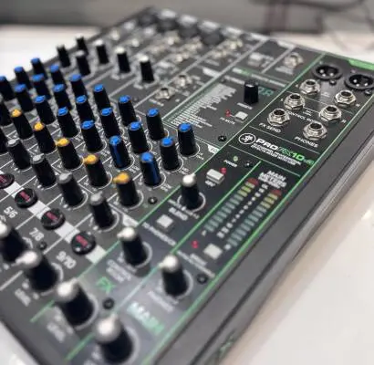 ProFX10v3 10-Channel Professional Effects Mixer with USB 2