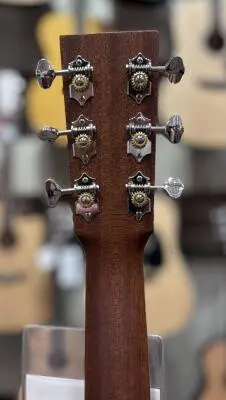 D40 Mahogany Legacy Series Dreadnaught Acoustic Guitar with Case 2