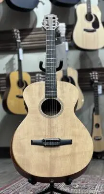 Academy 12e-N Grand Concert Nylon Spruce/Sapele Acoustic-Electric Guitar