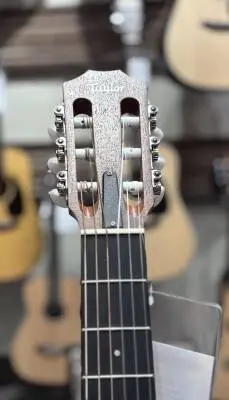 Academy 12e-N Grand Concert Nylon Spruce/Sapele Acoustic-Electric Guitar 2