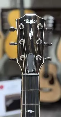 814ce Grand Auditorium Spruce/Rosewood Acoustic-Electric Guitar w/Armrest 2