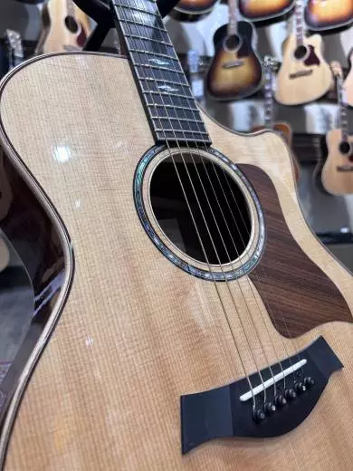 814ce Grand Auditorium Spruce/Rosewood Acoustic-Electric Guitar w/Armrest 2