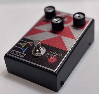 Maestro Effects Invader Distortion Pedal | Long & McQuade