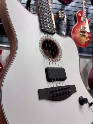 American Acoustasonic Jazzmaster, Ebony Fingerboard - Arctic White 2