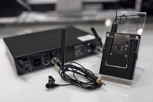 Store Special Product - Evolution Wireless Digital Lavalier System with ME2 Microphone - R1-6 (520 - 576 MHz)