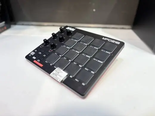 Akai - MPD218 2