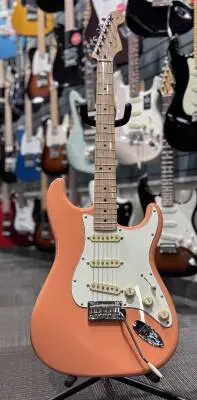 Limited Edition Player Stratocaster, Maple Fingerboard - Pacific Peach