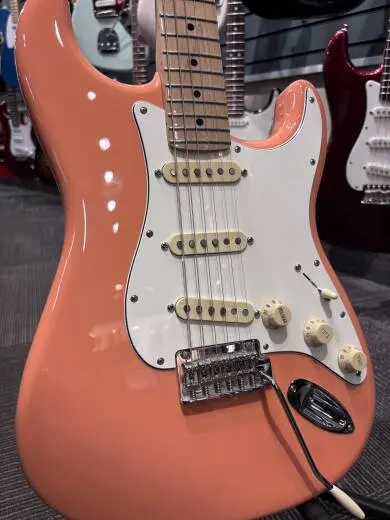 Limited Edition Player Stratocaster, Maple Fingerboard - Pacific Peach 2