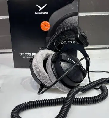 DT 770 Pro Closed Headphones 2