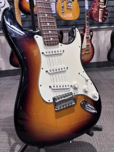 Standard Strat - Rosewood in Brown Sunburst 2