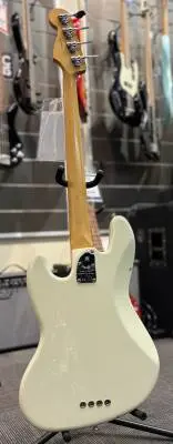 American Professional II Jazz Bass, Rosewood Fingerboard - Olympic White 2