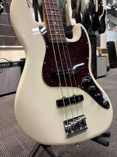 American Professional II Jazz Bass, Rosewood Fingerboard - Olympic White 2