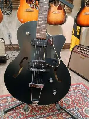 Godin Guitars - G32341