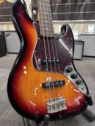 Classic Vibe '60s Jazz Bass, Laurel Fingerboard - 3-Tone Sunburst 2