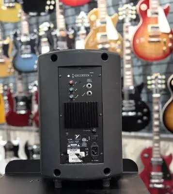 Coliseum Series Compact Powered Speaker - 8 inch Woofer - 100 Watts 2