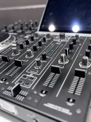 Prime 4 Standalone 4-Deck DJ System with 10'' Touchscreen 2