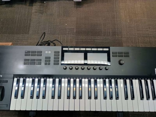DTM・DAW KOMPLETE KONTROL S49 + KOMPLETE 11 UPG Kontrol S-Series – smart MIDI keyboard controller