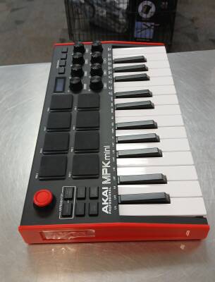 Akai MPK Mini MKIII 25-Note Keyboard/Drum Pad Controller