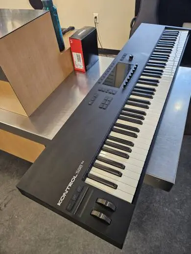 Native Instruments - KONTROL S88 MK3