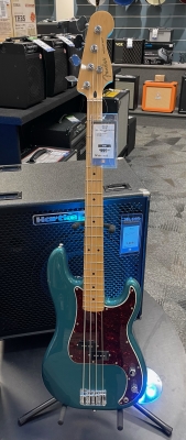 FENDER PLAYER PRECISION BASS MAPLE FINGERBOARD LIMITED-EDITION OCEAN TURQUOISE 2