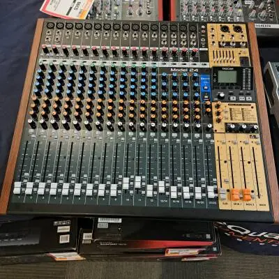 Store Special Product - Tascam - MODEL 24