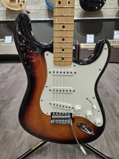 Fender Stratocaster mpl neck 3 tone sunburst