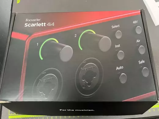 Focusrite - SCARLETT4I4MK4 5