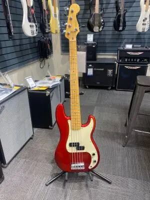 SQUIER  VM P BASS V CAR