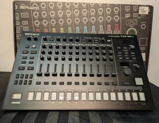 Roland - TR-8S