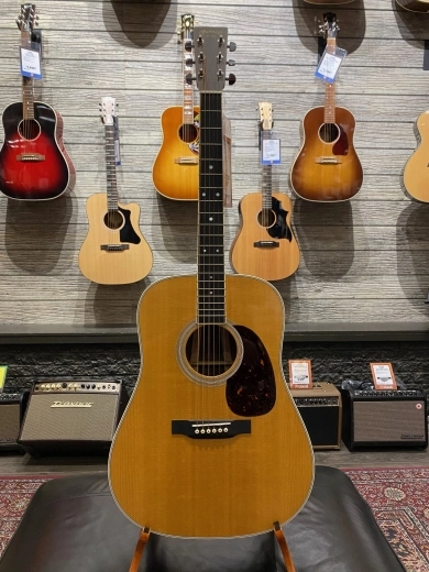 Martin Guitars - D-35 V18